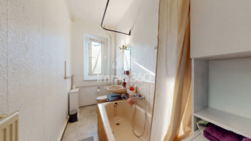 Badezimmer + Wanne - Attraktive 3-Zimmer-Wohnung mit Stellplatz in Berlin-Westend