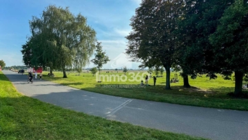 Tempelhofer Feld - Bezugsfreie 1-Zimmer-Altbauwohnung mit Blick ins Grüne am Tempelhofer Feld