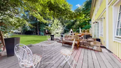 große Terrasse + Garten