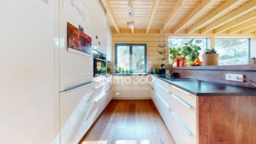 moderne Küche - Modernes Holzhaus in Hanglage mit großer Terrasse