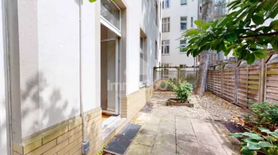 Terrasse  + Garten