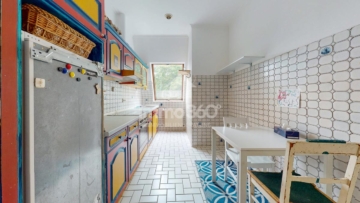 Küche - Bezugsfreie Dachgeschosswohnung mit sonniger Dachterrasse & weitem Blick ins Grüne