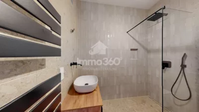 modernes Badezimmer